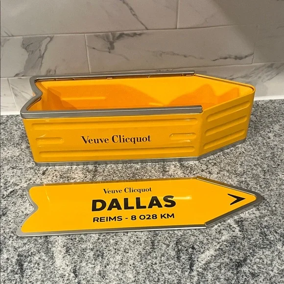 New Veuve Clicquot Dallas Arrow Box Yellow - Picture 3 of 9